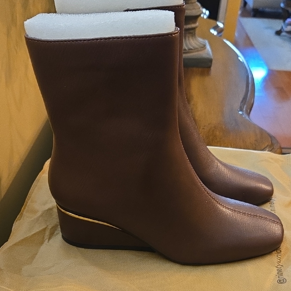 Elegant Brown Leather Ankle Booties - Picture 2 of 6